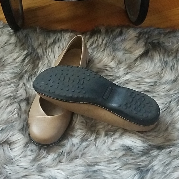 Flats - Picture 3 of 3